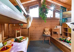 haus_tiefenbach_dorfstrasse_64_brixen_06_2021_familienzimmer.jpg